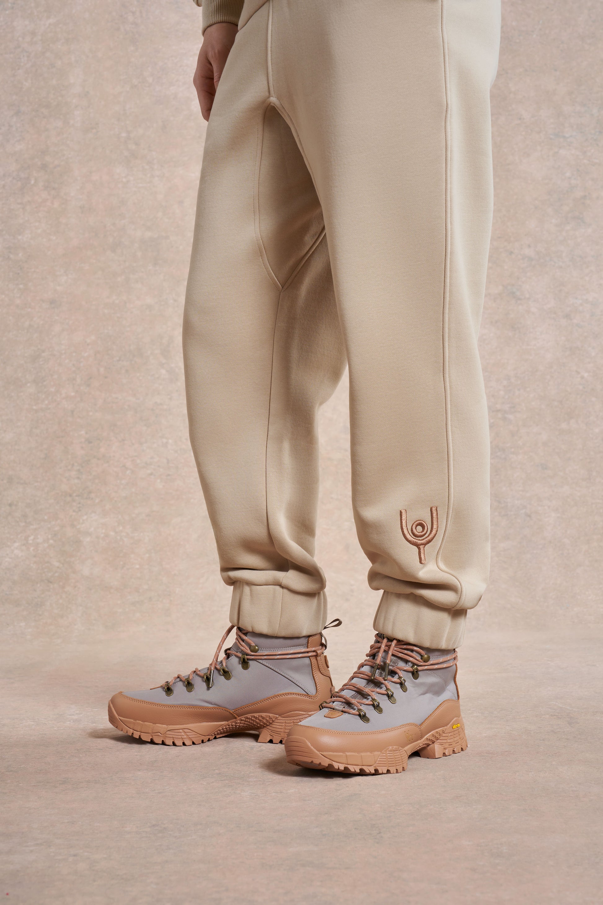 Magna Jogger | barley